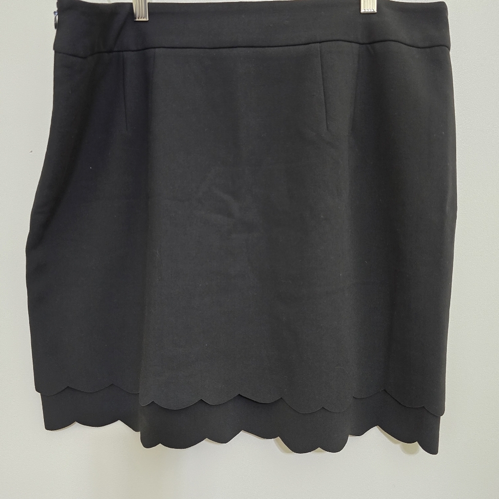 LOFT size 14 PETITE Pencil Straight‎ Skirt Tiered Scalloped Hem Career Black - Picture 7 of 9